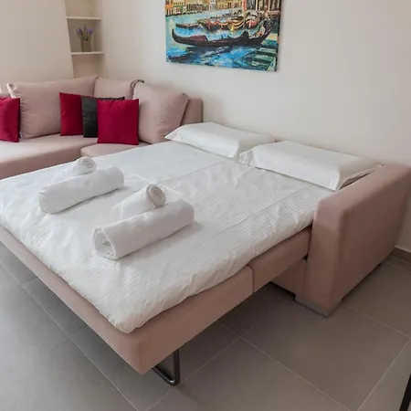 The View - Ruby, Luxury, شقة
